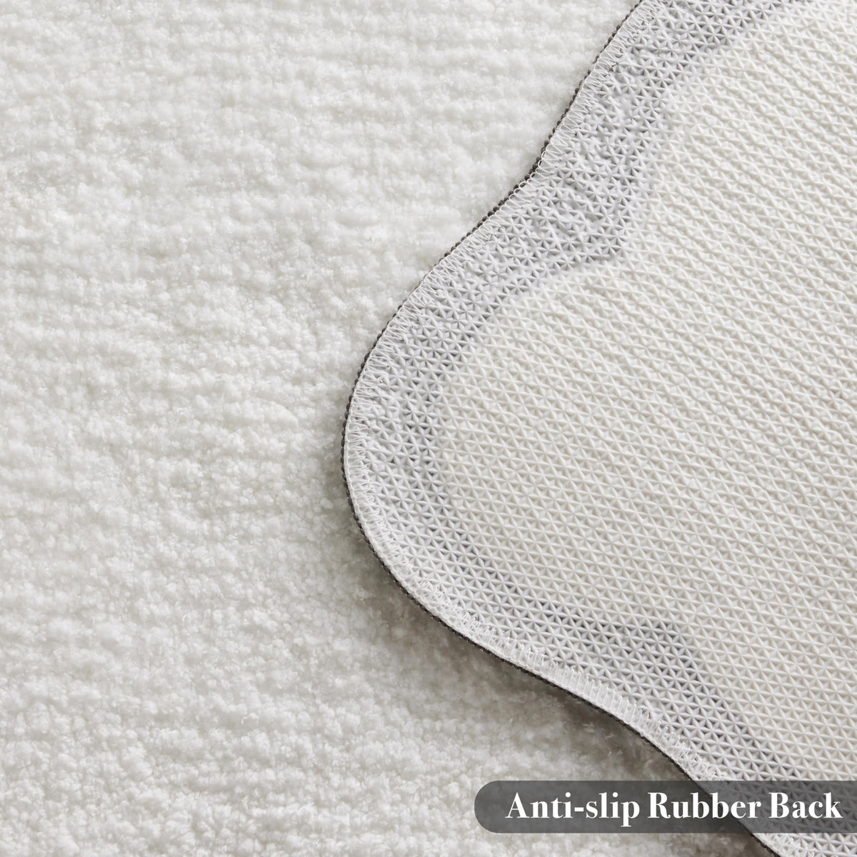 White Scalloped Bath Mat with Blue Piping