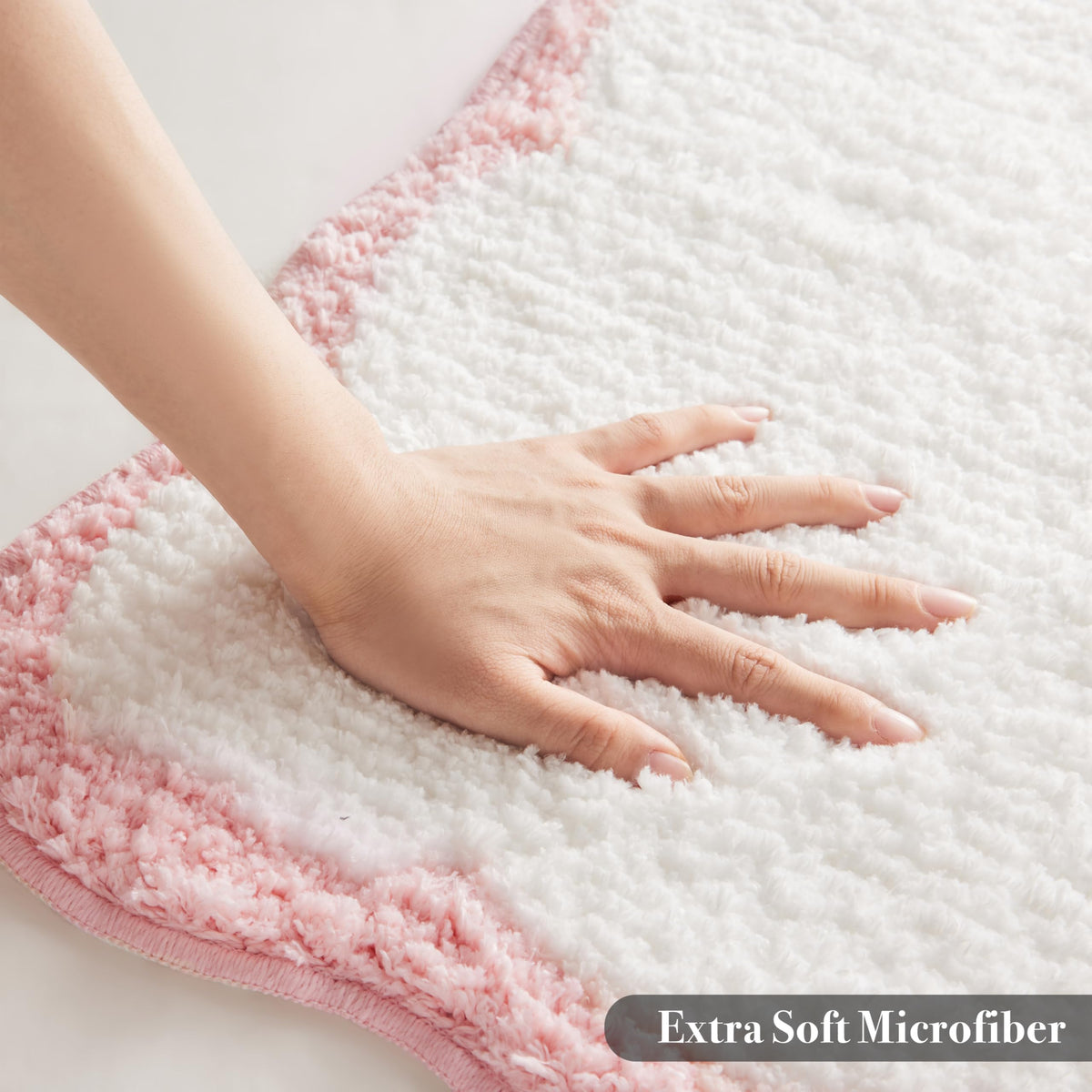 White Scalloped Bath Mat with Blue Piping