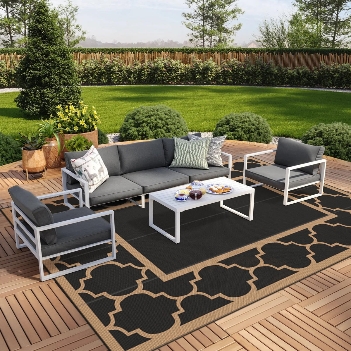 Blue and White Reversible Outdoor Rug, 5x8