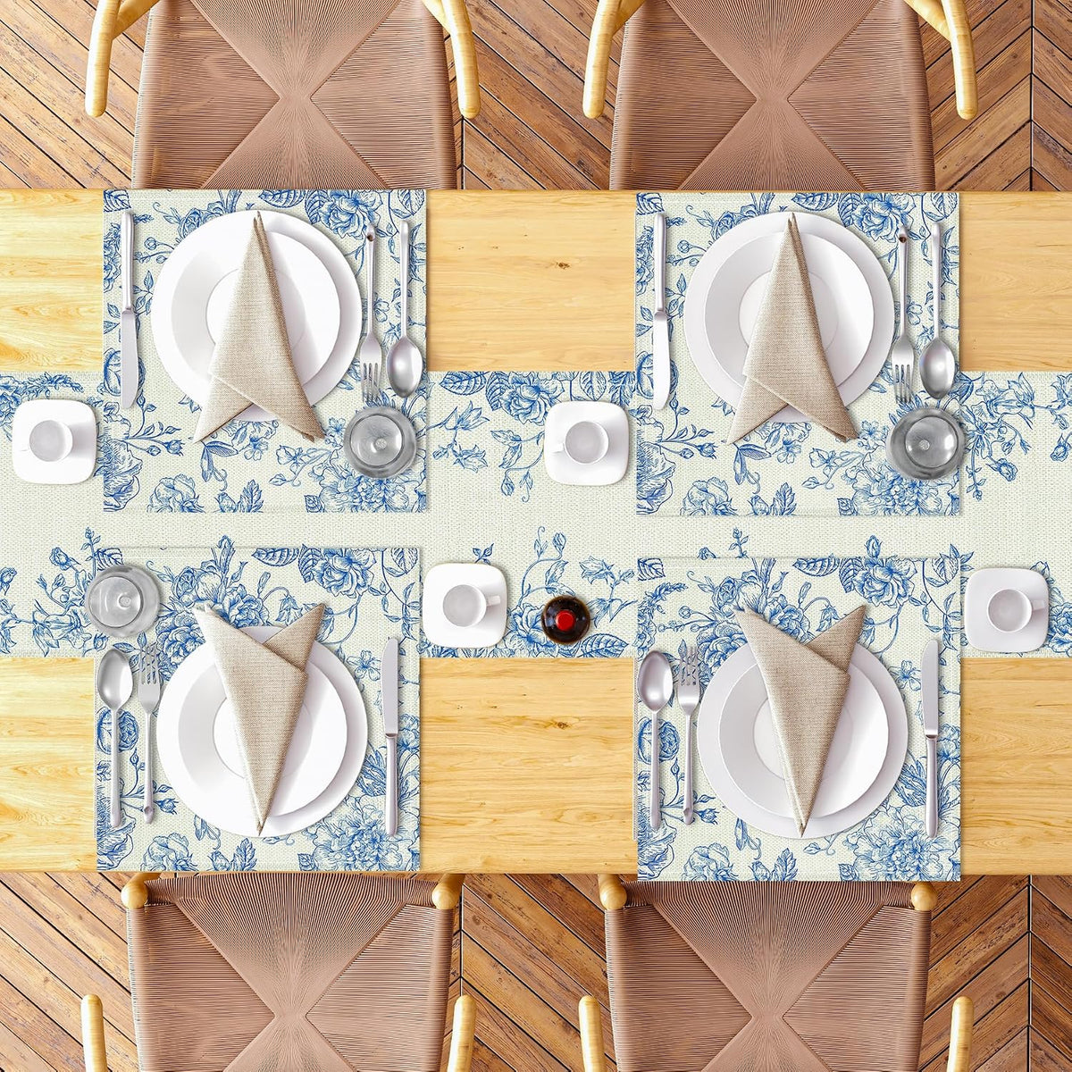 Blue and White Chinoiserie Table Runner and 8 Napkins