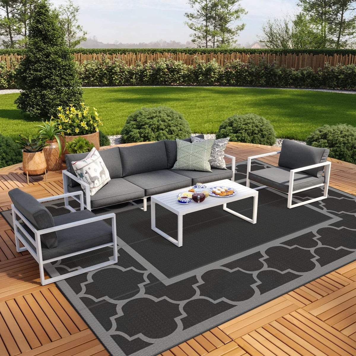 Blue and White Reversible Outdoor Rug, 5x8