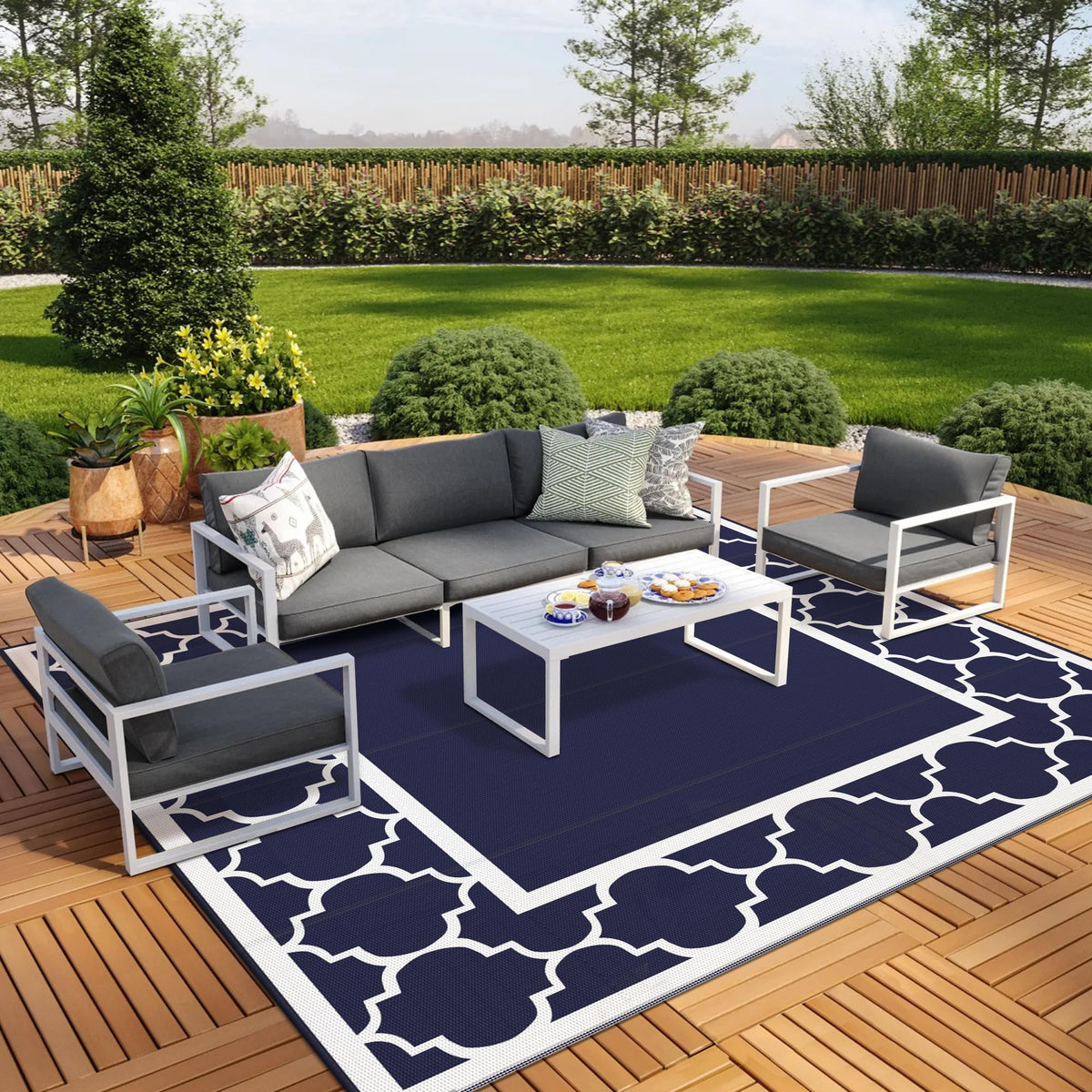 Blue and White Reversible Outdoor Rug, 5x8