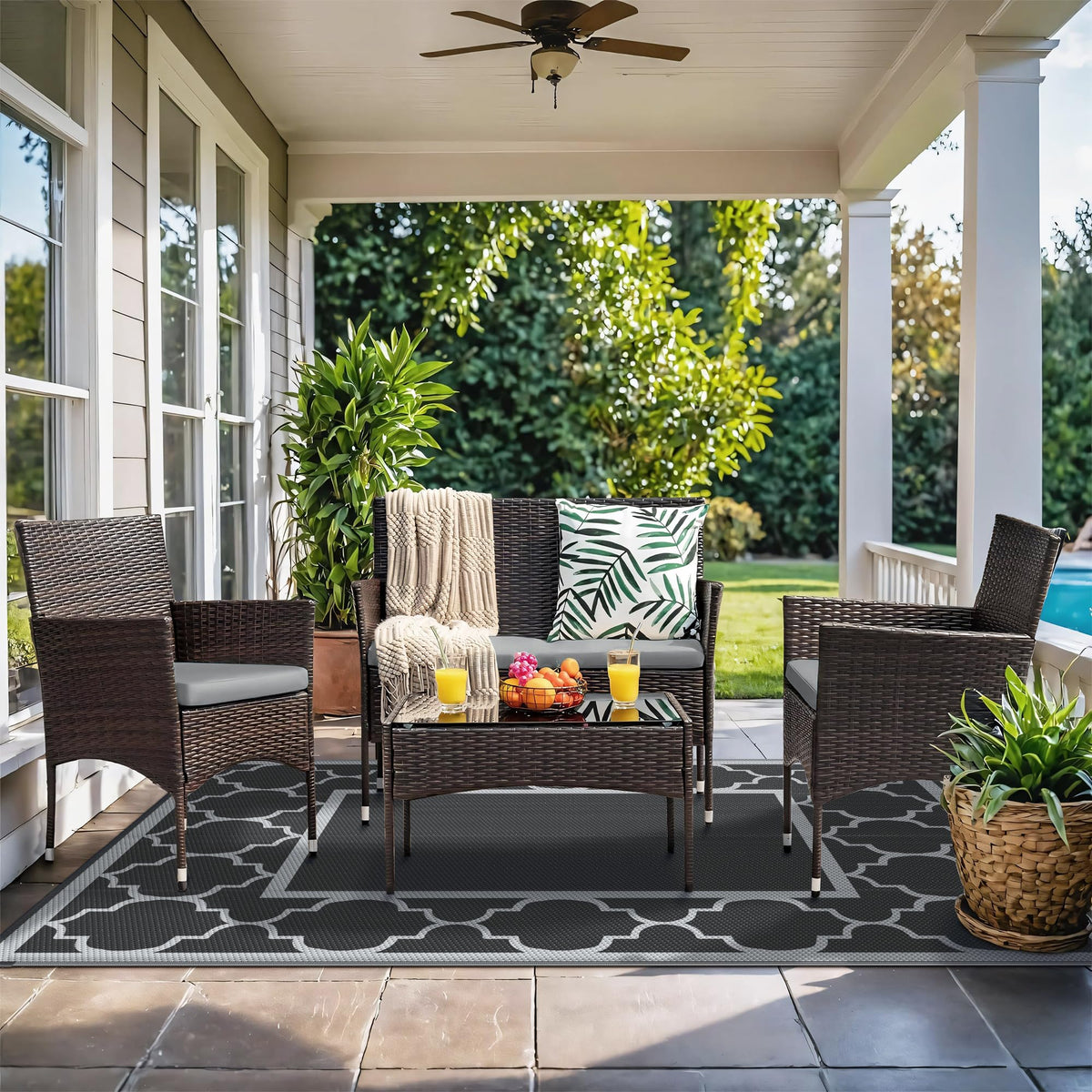 Blue and White Reversible Outdoor Rug, 5x8