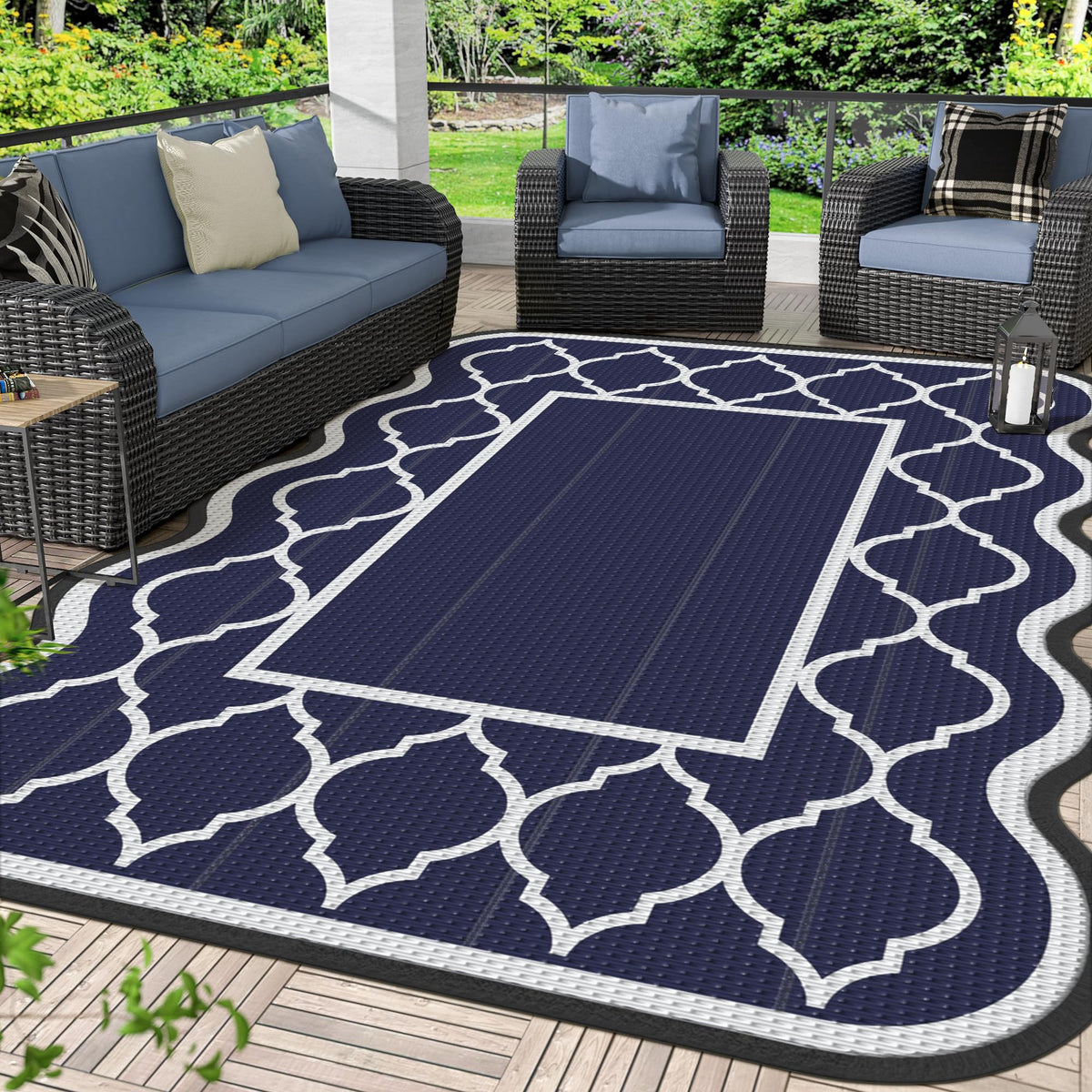 Blue and White Reversible Outdoor Rug, 5x8