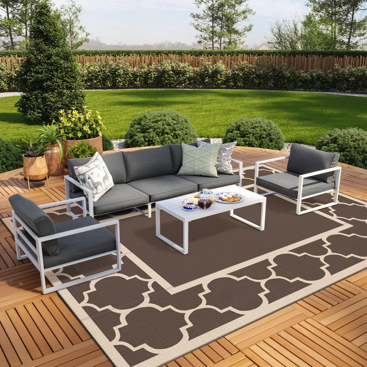 Blue and White Reversible Outdoor Rug, 5x8