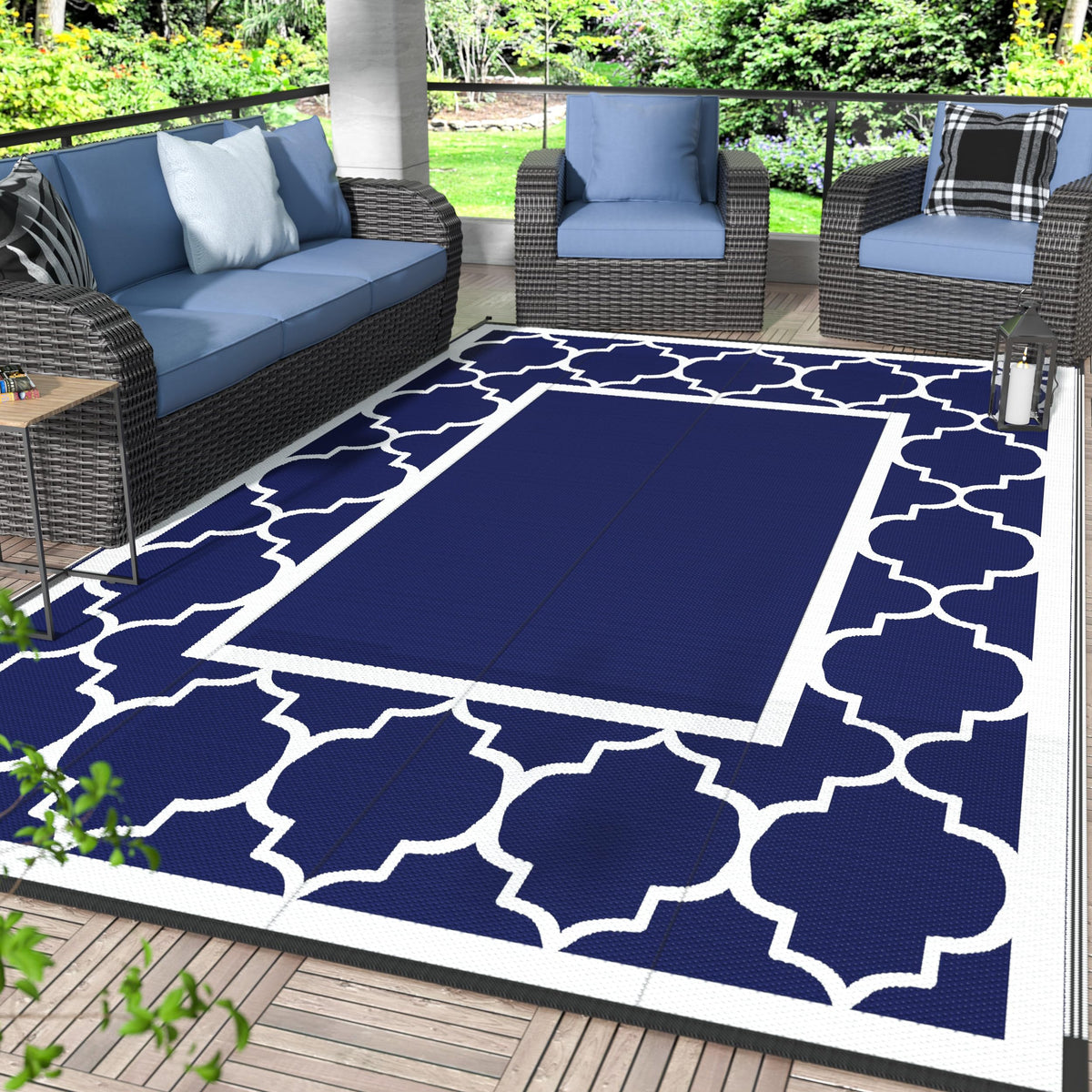 Blue and White Reversible Outdoor Rug, 5x8