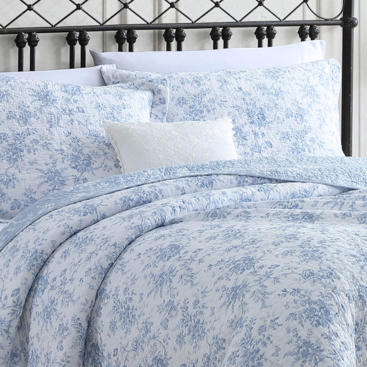 Laura Ashley Walled Garden Blue Quilt Set