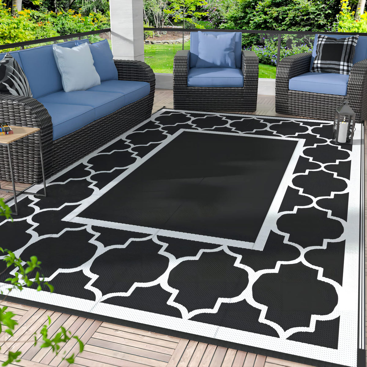 Blue and White Reversible Outdoor Rug, 5x8