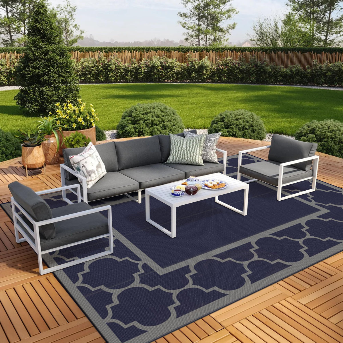 Blue and White Reversible Outdoor Rug, 5x8