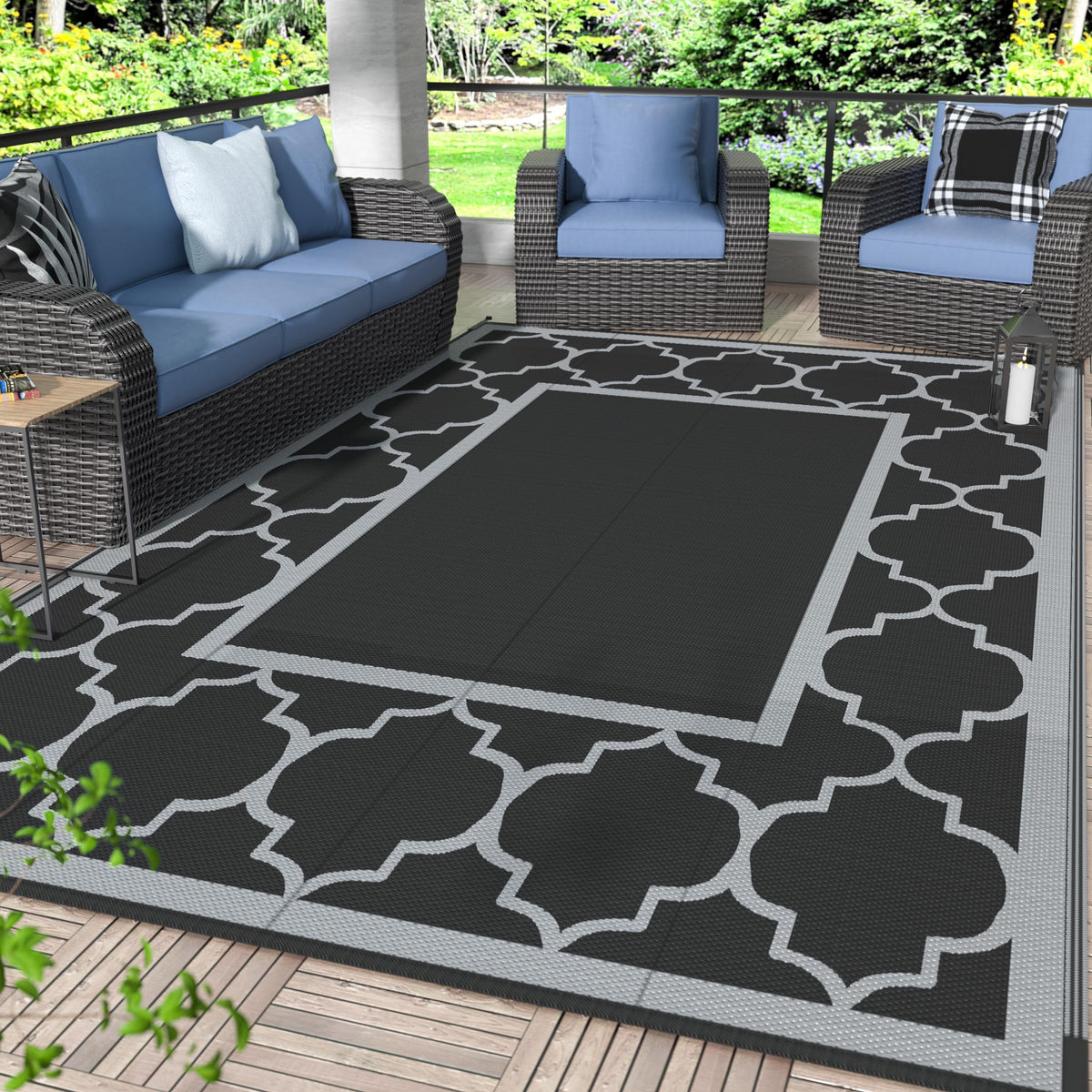 Blue and White Reversible Outdoor Rug, 5x8
