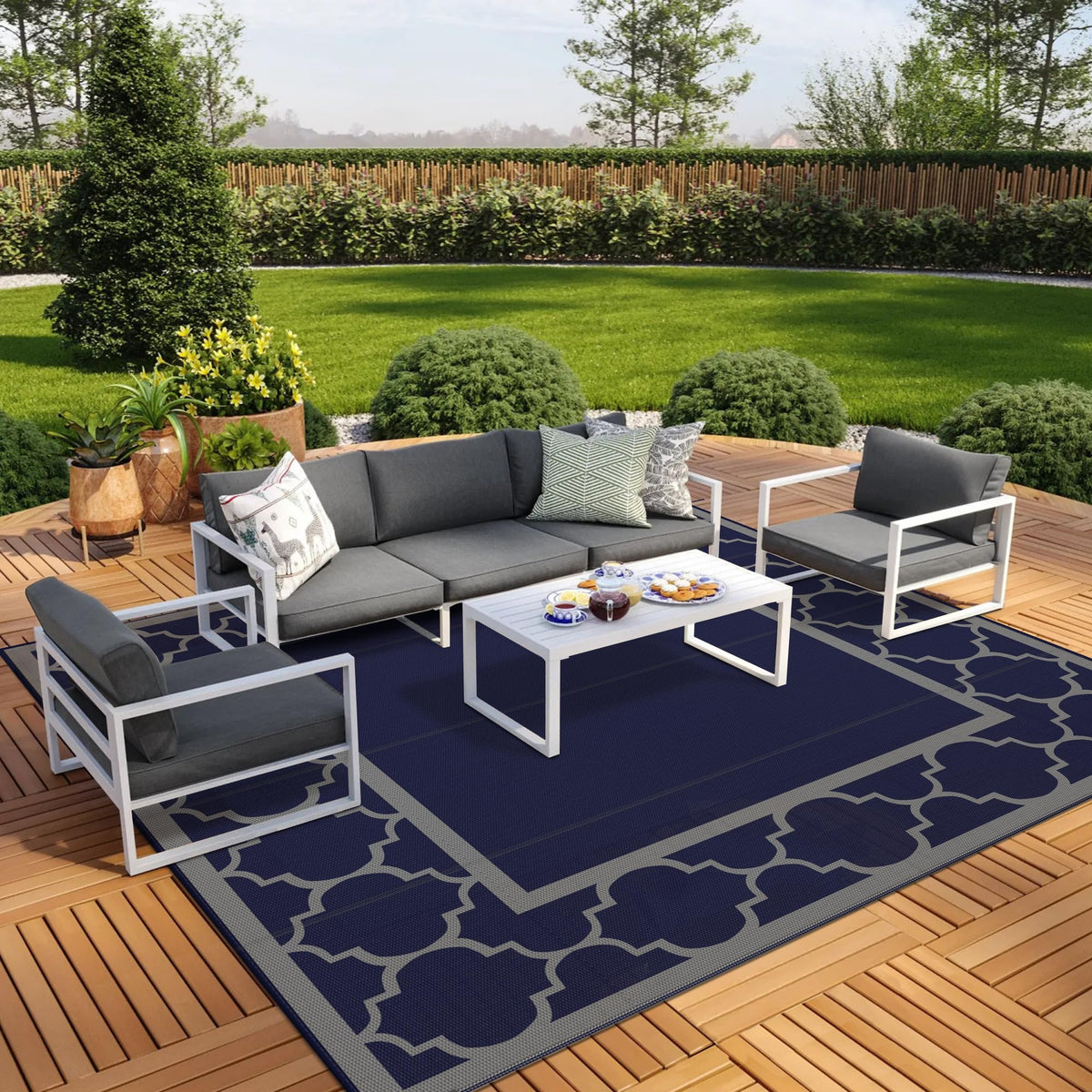 Blue and White Reversible Outdoor Rug, 5x8