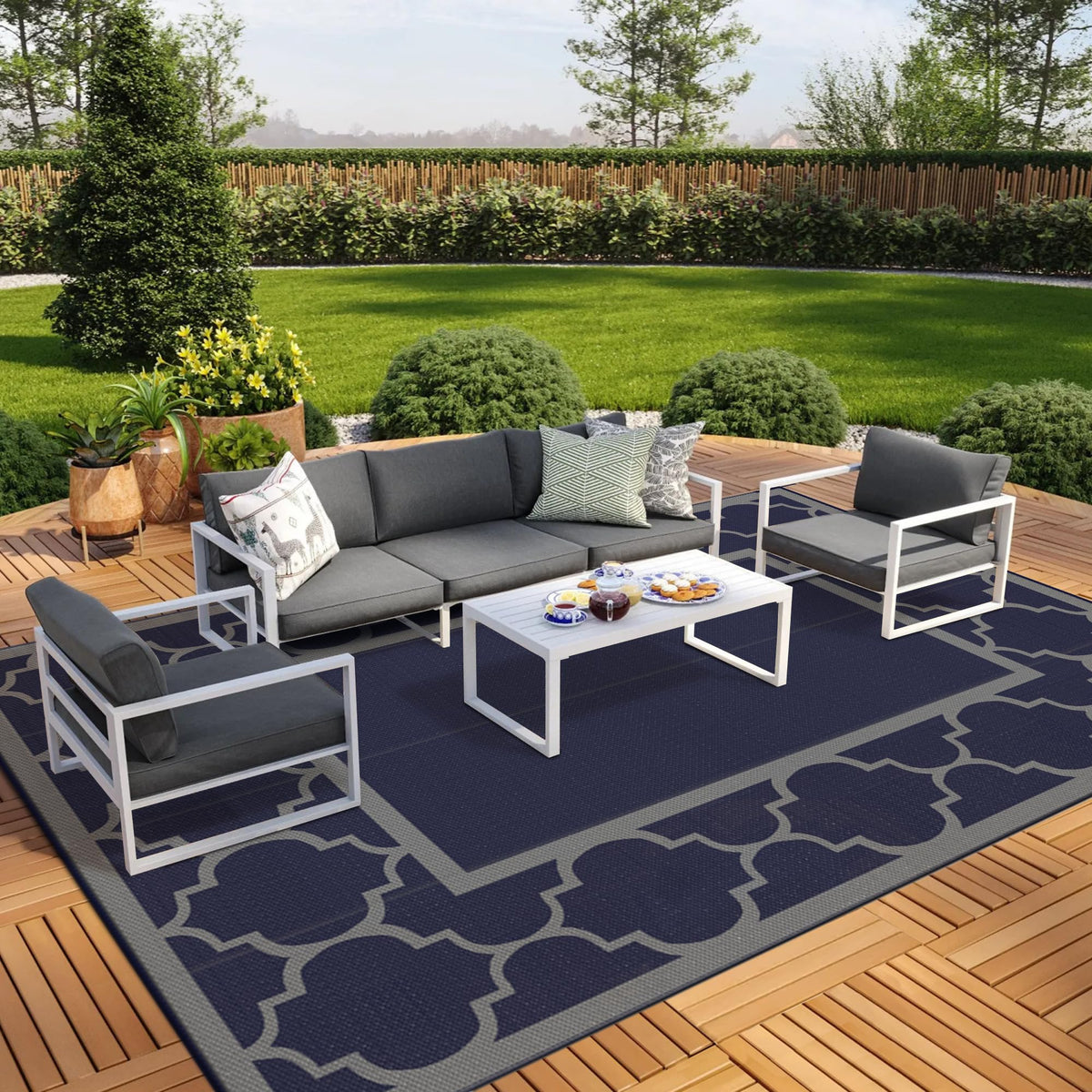 Blue and White Reversible Outdoor Rug, 5x8