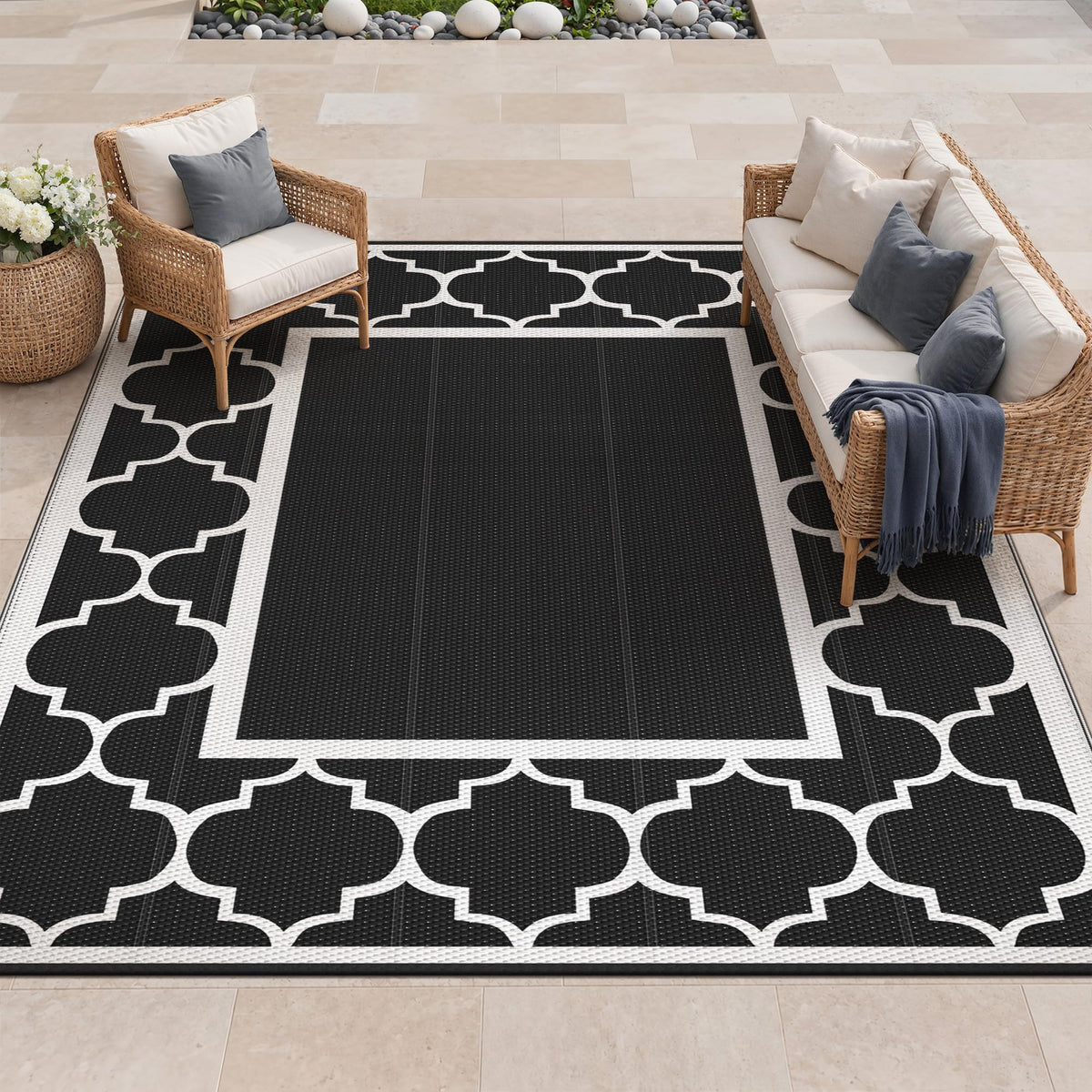 Blue and White Reversible Outdoor Rug, 5x8