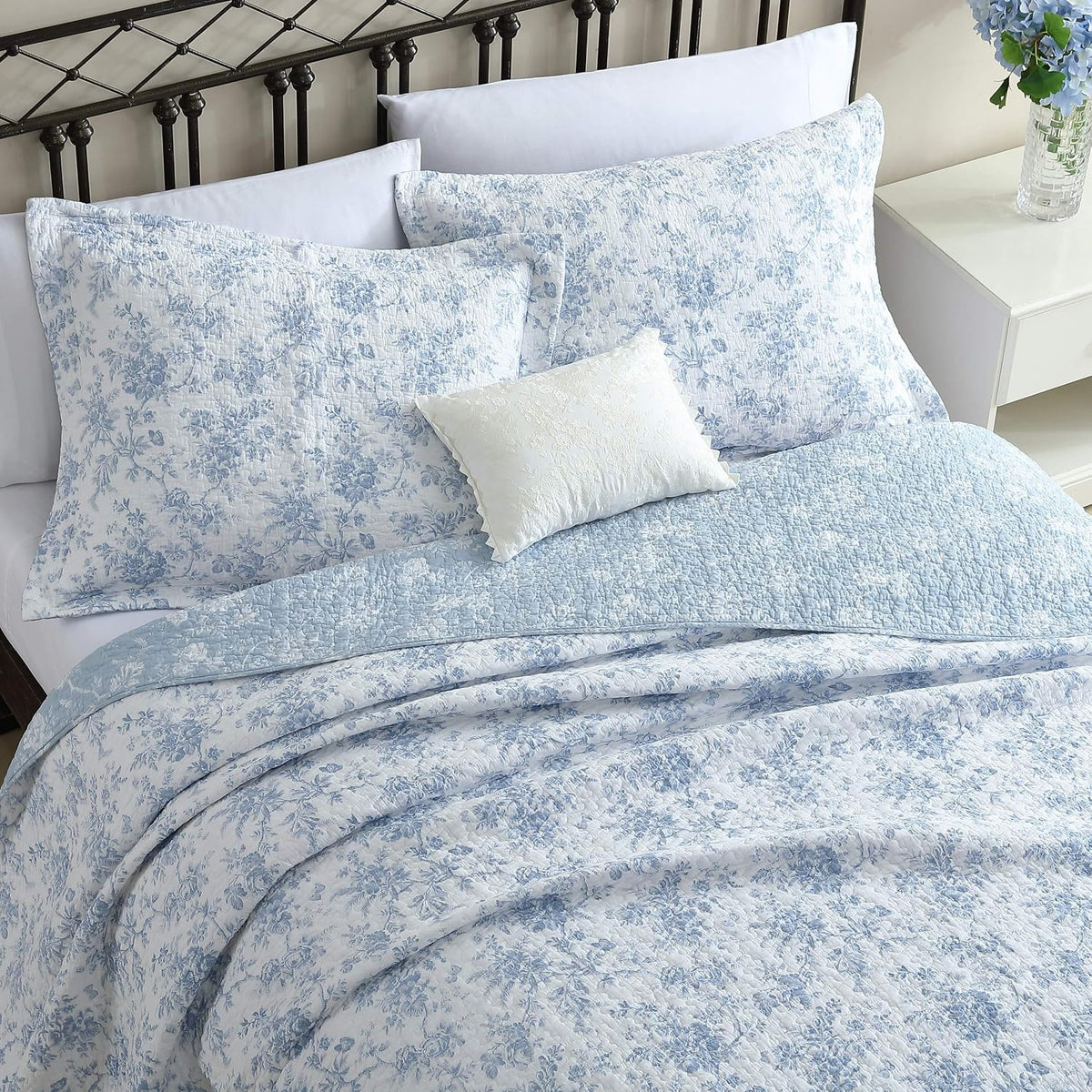 Laura Ashley Walled Garden Blue Quilt Set