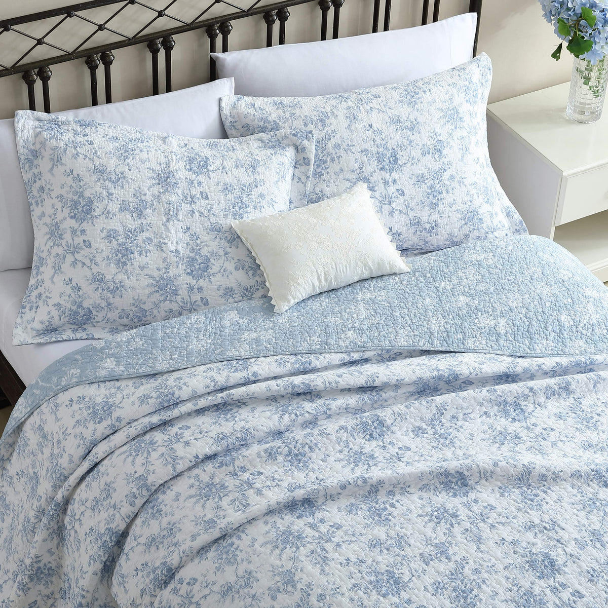 Laura Ashley Walled Garden Blue Quilt Set